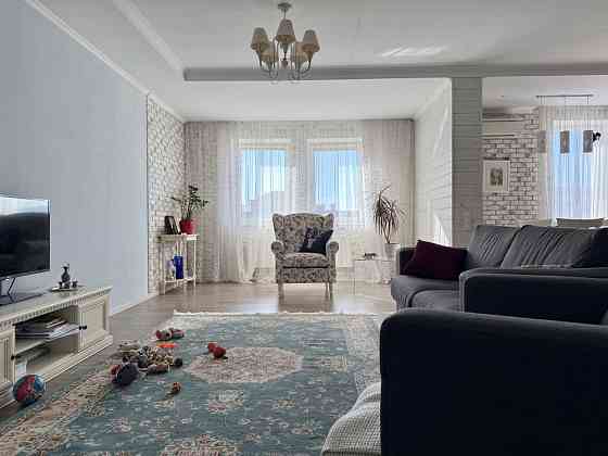 Продаж Квартира 3-кімнатна, 21/23 поверх на Голосіївська вул., д. 13-Б Киев