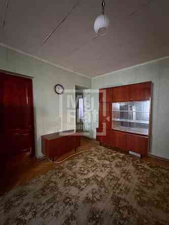 Продаж Квартира 3-кімнатна, 9/9 поверх на вул. Лаврська Киев