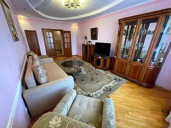 Продаж Квартира 3-кімнатна, 12/17 поверх на Ахматової Анни вул., д. 31 Київ