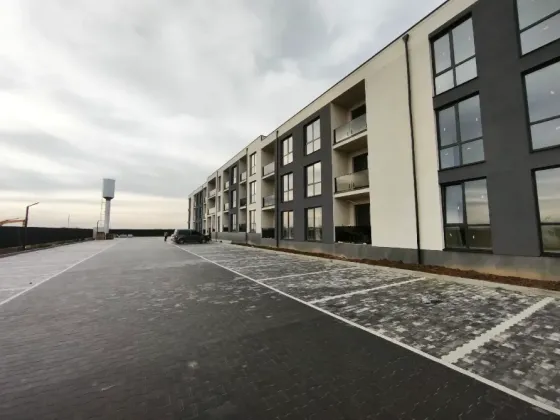 For sale 1-room Apartment 39 sq.m Волошкова 32 Storozhnytsia