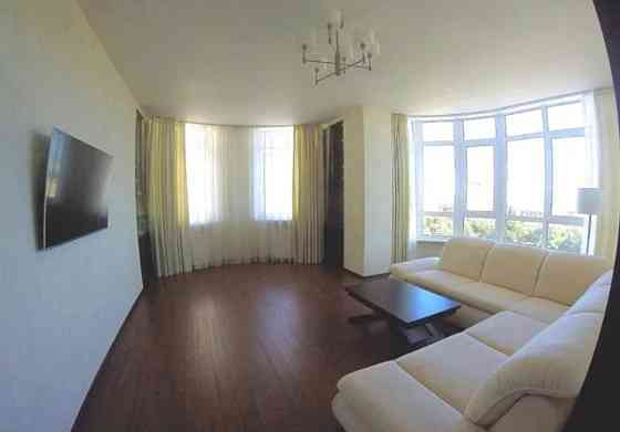 Оренда Квартира 3-кімнатна, 11/22 поверх на Французский б-р, 22/1 Одеса