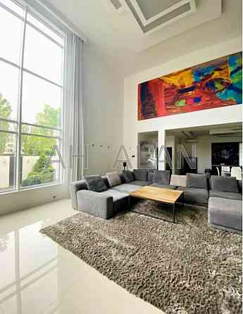 Продаж Будинок 6-кімнатний на Виговського Івана вул., 1/2 Київ