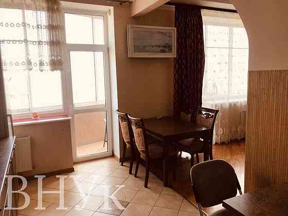 Продаж Квартира 3-кімнатна, 5/6 поверх на вул. Петлюри Львів