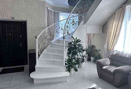 Продам гарний 2-поверховий будинок на Котовського в Золотому трикутнику Одеса