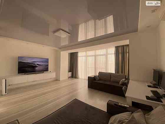 Продаж Квартира 4-кімнатна, 15/15 поверх на Драгоманова вул., д. 31В Kiev