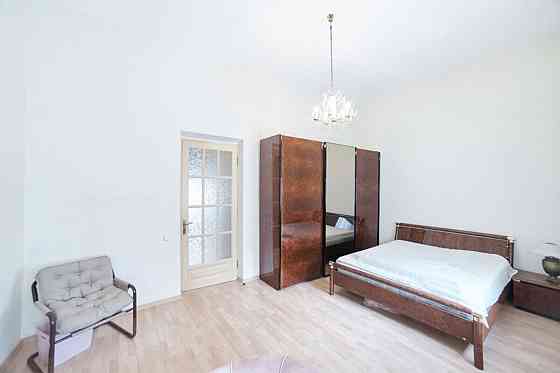 Оренда Квартира 3-кімнатна, 1/4 поверх Kiev