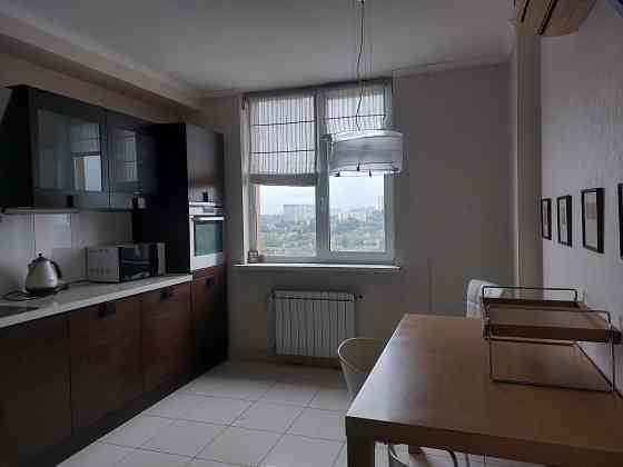 Продаж Квартира 4-кімнатна, 16/18 поверх на Лобановського вул., д. 126г Kiev