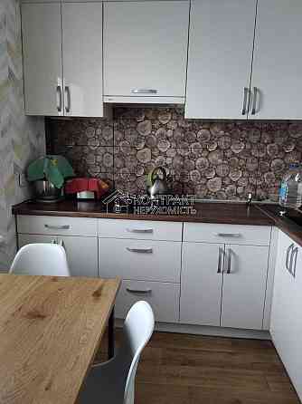 Продаж Квартира 3-кімнатна, 6/10 поверх на вул. Молодіжна Песочин