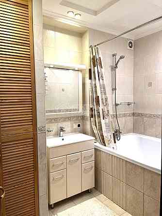 Оренда Квартира 3-кімнатна, 4/4 поверх на вул. Новоолександрівська Харьков