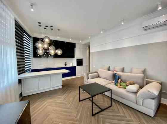 Оренда Квартира 3-кімнатна, 2/8 поверх на Фонтанская Дорога ул., 77а Одеса