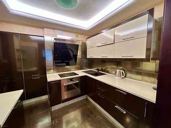 Оренда Квартира 2-кімнатна, 18/25 поверх на ул. Верховинная, 35 Kiev