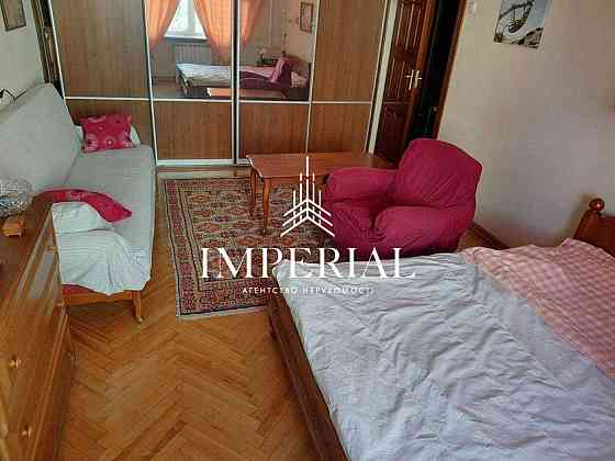 Продаж Квартира 2-кімнатна, 5/5 поверх на вул. Юлії Здановської Київ