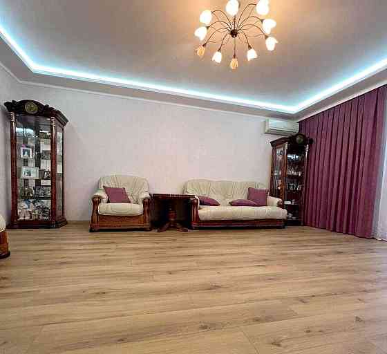 Продаж Квартира 2-кімнатна, 5/10 поверх на Малышева ул., 32 Дніпро