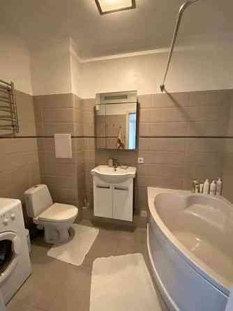 Оренда Квартира 1-кімнатна, 24/25 поверх на Бажана Николая просп., 8б Kiev