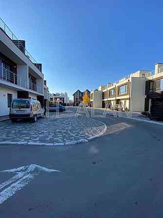 Продаж Будинок 5-кімнатний на Смерекова вул., 1 Kiev