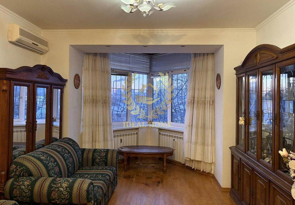 Продаж Квартира 3-кімнатна на Хмельницкая ул., 10 Київ - фото 1