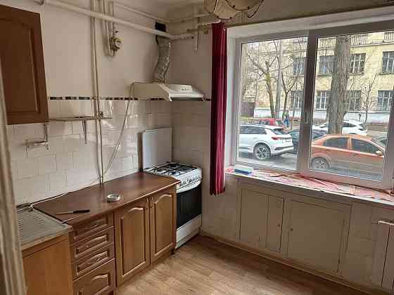 Продаж Квартира 2-кімнатна, 1/4 поверх на Василя Сурікова вул., д. 4 Київ