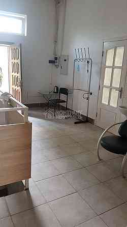 Продаж Квартира 3-кімнатна, 1/3 поверх на вул. Салтовское Kharkiv