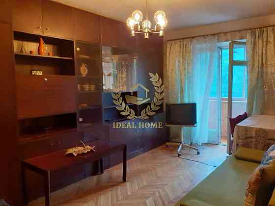 Трикімнатна квартира біля метро Лівобережна Київ