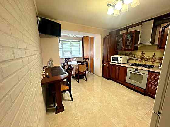 Продаж Квартира 3-кімнатна, 6/10 поверх на Тулузи вул., д. 32-Б Київ