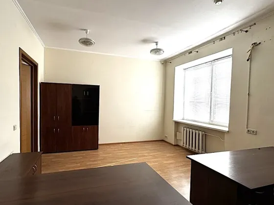 Здається Бізнес-центр / Адміністративна будівля площа 102 кв.м Київ Дніпровський , вул. Бучми 5 Київ