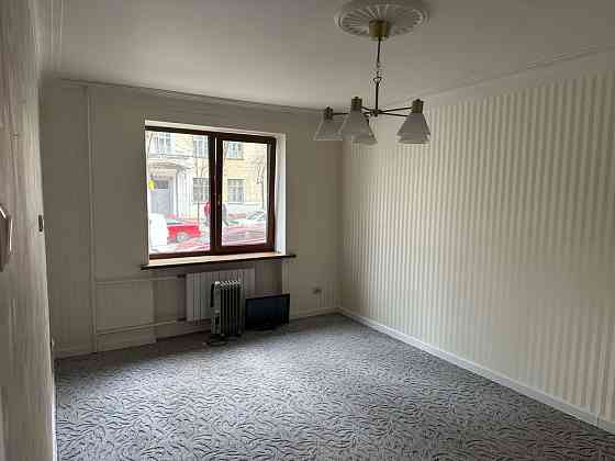 Продаж Квартира 2-кімнатна, 1/4 поверх на Василя Сурікова вул., д. 4 Київ