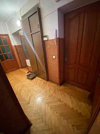 Продаж Квартира 4-кімнатна, 1/10 поверх на вул. Коновальця Євгена L'viv