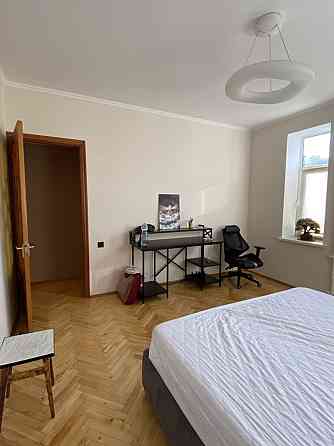 Оренда Квартира 2-кімнатна, 4/5 поверх на Капиловська 2а Київ