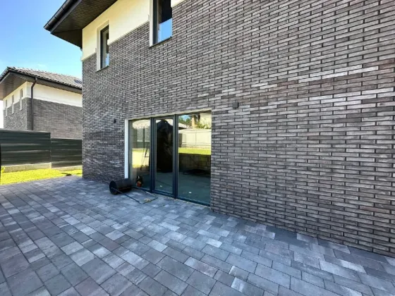 Продажа 2-этажный Дом с участком 5 сот 155 кв.м 6 комн. на Павла Глазова Стоянка