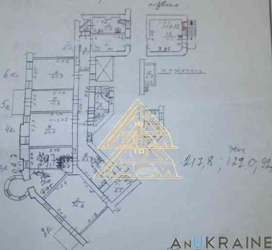 Продам шестикомнатную коммунальную квартиру в крепком теплом доме. Одеса