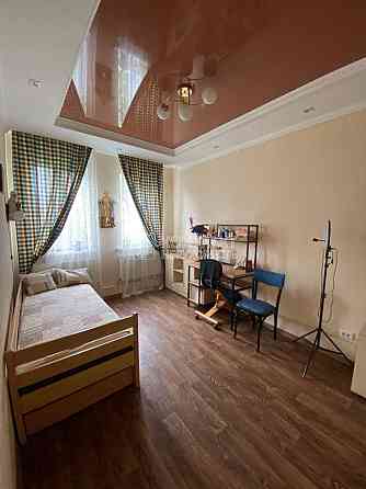 Продаж Будинок 6-кімнатний на вул. Стародесятисаджена Kharkiv