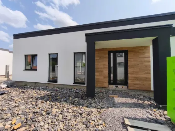 For sale 1-storey House with land 7 ares 130 sq.m 3 rooms at Олександрівська Uzhhorod