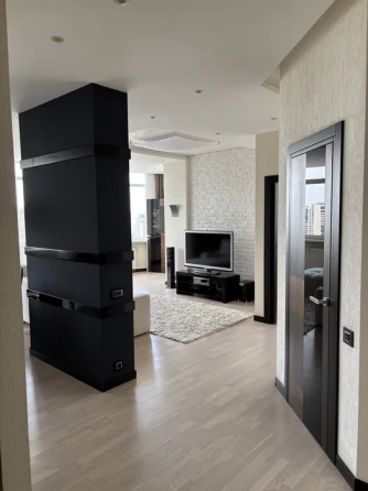 Оренда Квартира 3-кімнатна, 19/25 поверх на вул. Генерала Шаповала, 2 Киев