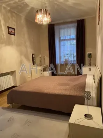 Оренда Будинок 3-кімнатний на Гончара Олеся вул., 37А Київ