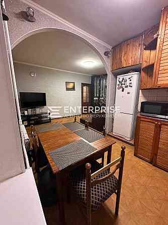 Продаж Квартира 4-кімнатна, 1/5 поверх на вул. Соборності Київ