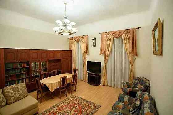 Оренда Квартира 2-кімнатна, 2/6 поверх на ул. Десятинная Київ