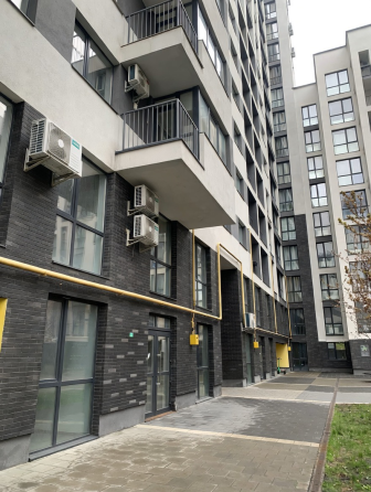 Здається Приміщення вільного призначення площа 130 кв.м 1-й поверх Львів Героїв УПА 73В Львів