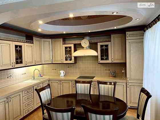 Оренда Квартира 4-кімнатна, 19/36 поверх на вул. Срібнокільська, 1 Киев