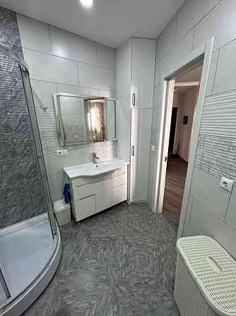 Продаж Квартира 3-кімнатна, 2/5 поверх 