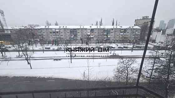 Продаж Квартира 3-кімнатна, 4/4 поверх на Верховного Совета бульв. Kiev