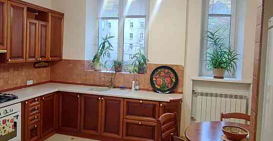 Продаж Квартира 2-кімнатна, 2/5 поверх на Івана Мазепи вул., д. 3 Київ