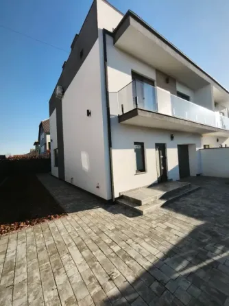 Оренда 2-поверховий Котедж з ділянкою 2 сот 130 кв.м 4 кімн. на Ужанська Ужгород