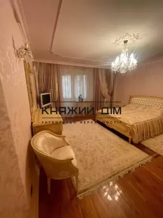 Простора трикімнатна квартира в престижному центрі Києва. №21145306 Kiev