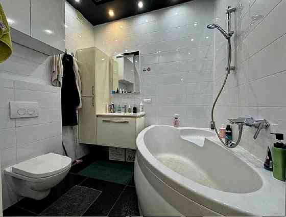 Продаж Квартира 1-кімнатна, 21/23 поверх на Дніпровська наб. вул., д. 14-Б Київ