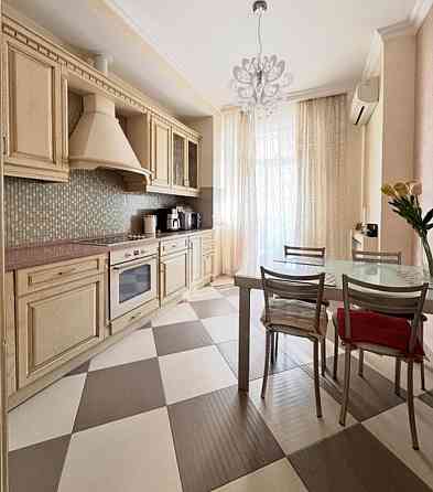 Продаж Квартира 2-кімнатна, 14/24 поверх на Коновальця Євгена вул., д. 32Б Київ