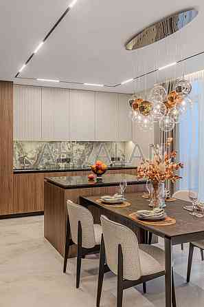 Продаж Будинок 3-кімнатний на Джона Маккейна вул., 3А Київ