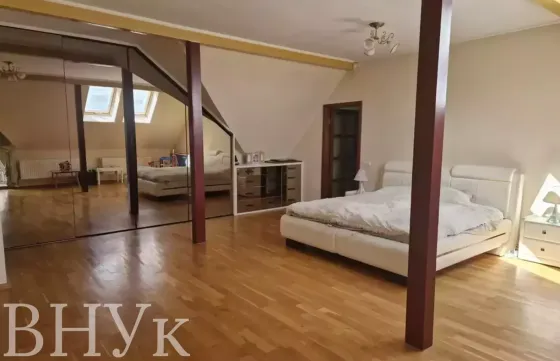 Продаж Квартира 4-кімнатна, 5/5 поверх на вул. Вашингтона Львів