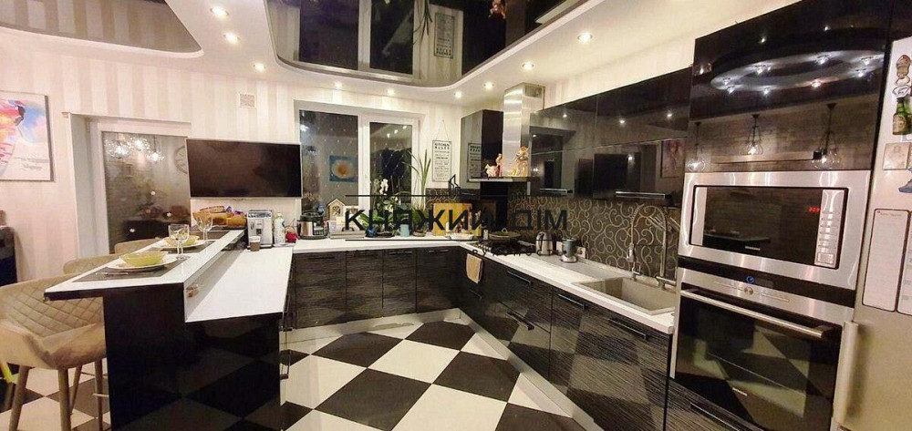 Продажа отличного таунхауса в с.Святопетровском. № 2210031  - фото 9