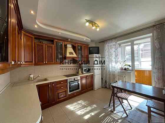 Оренда Квартира 1-кімнатна, 25/28 поверх на Ахматовой Анны ул. Kiev