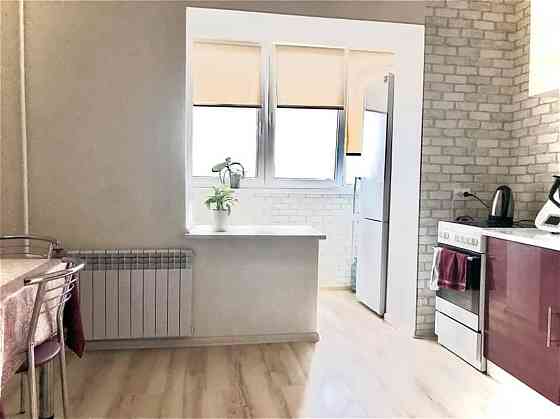 Оренда Квартира 2-кімнатна, 13/28 поверх на Ахматовой Анны ул. Киев